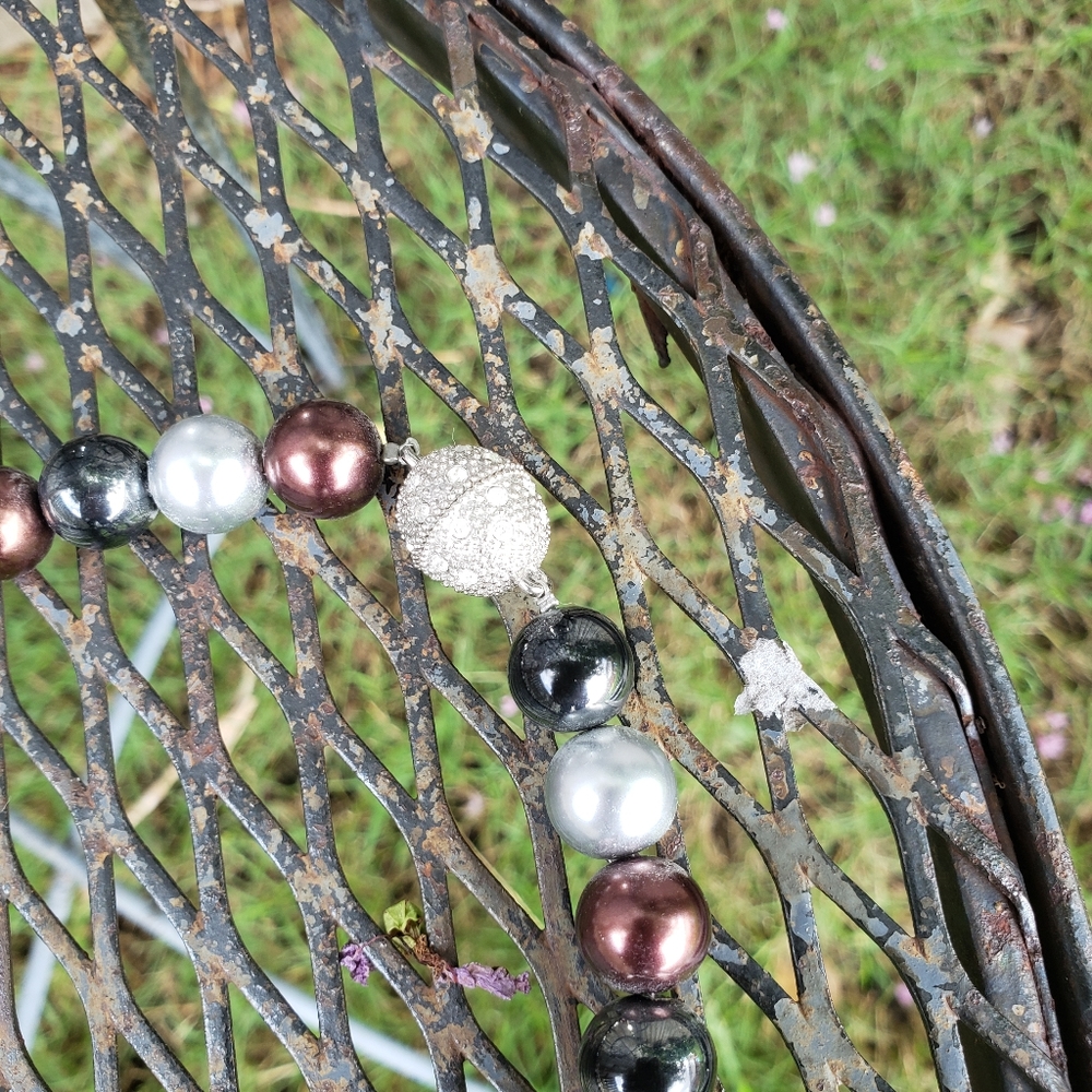 2/$12 Lot of 3 costume necklaces - Picture 4 of 10
